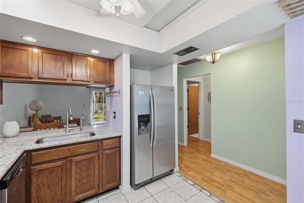 For Sale: $180,000 (2 beds, 2 baths, 945 Square Feet)