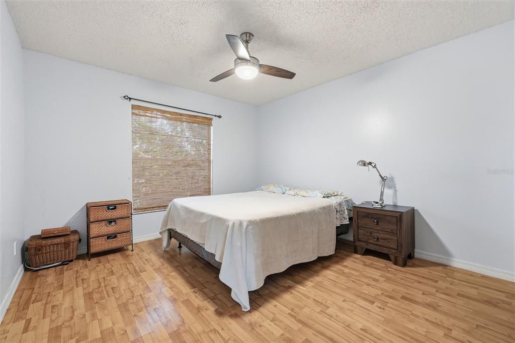For Sale: $180,000 (2 beds, 2 baths, 945 Square Feet)