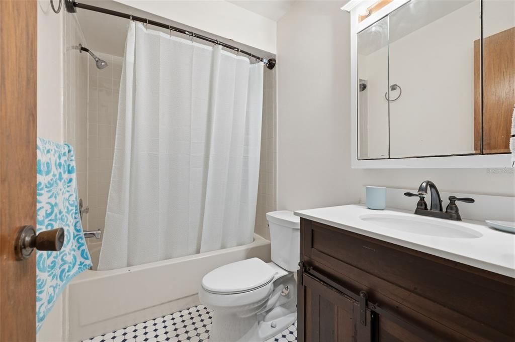 For Sale: $180,000 (2 beds, 2 baths, 945 Square Feet)