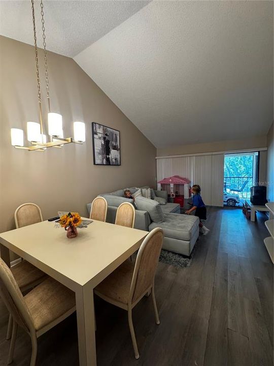 For Rent: $1,950 (2 beds, 2 baths, 1073 Square Feet)