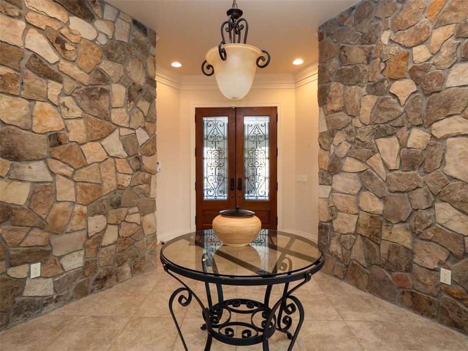 En Venta: $7,885,000 (5 camas, 2 baños, 6818 Pies cuadrados)