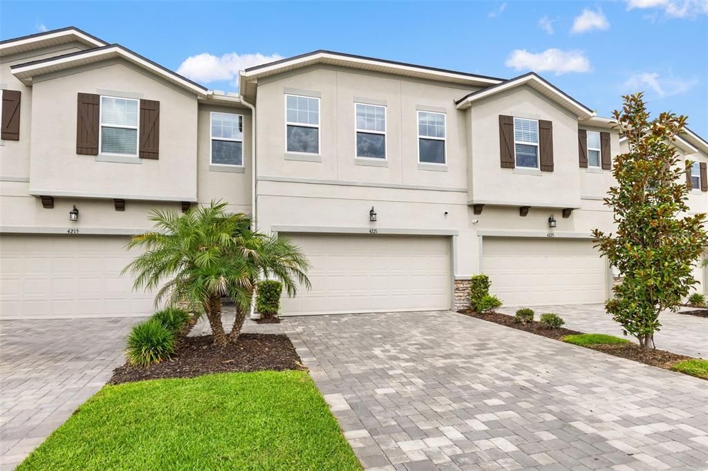 En Venta: $469,900 (4 camas, 3 baños, 2574 Pies cuadrados)