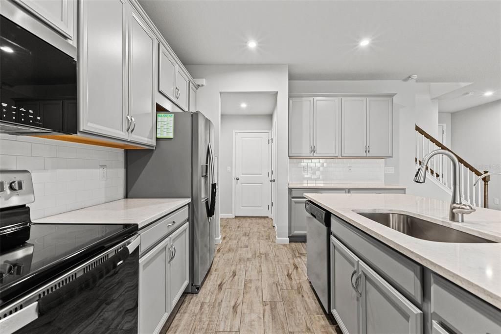 En Venta: $469,900 (4 camas, 3 baños, 2574 Pies cuadrados)