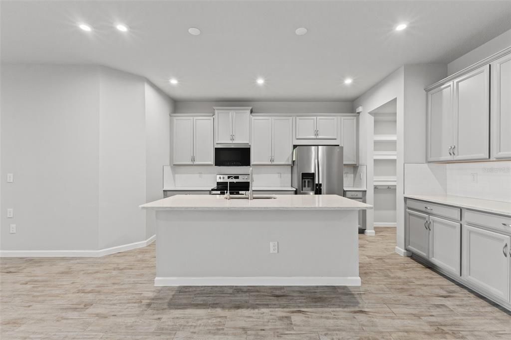 En Venta: $469,900 (4 camas, 3 baños, 2574 Pies cuadrados)