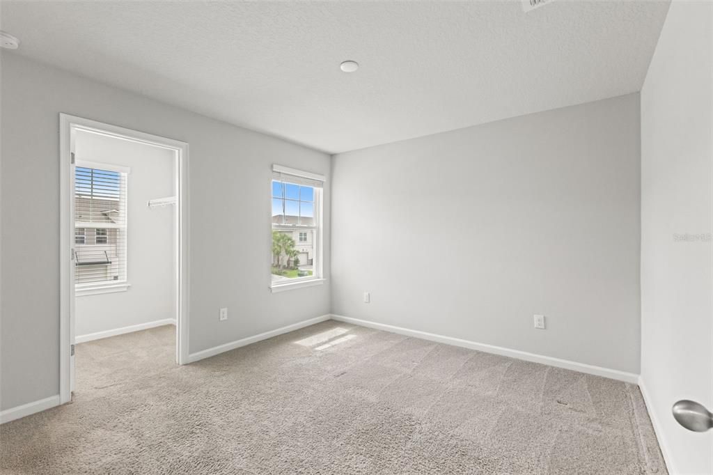 En Venta: $469,900 (4 camas, 3 baños, 2574 Pies cuadrados)