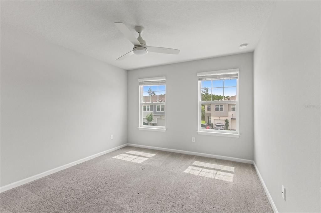 En Venta: $469,900 (4 camas, 3 baños, 2574 Pies cuadrados)