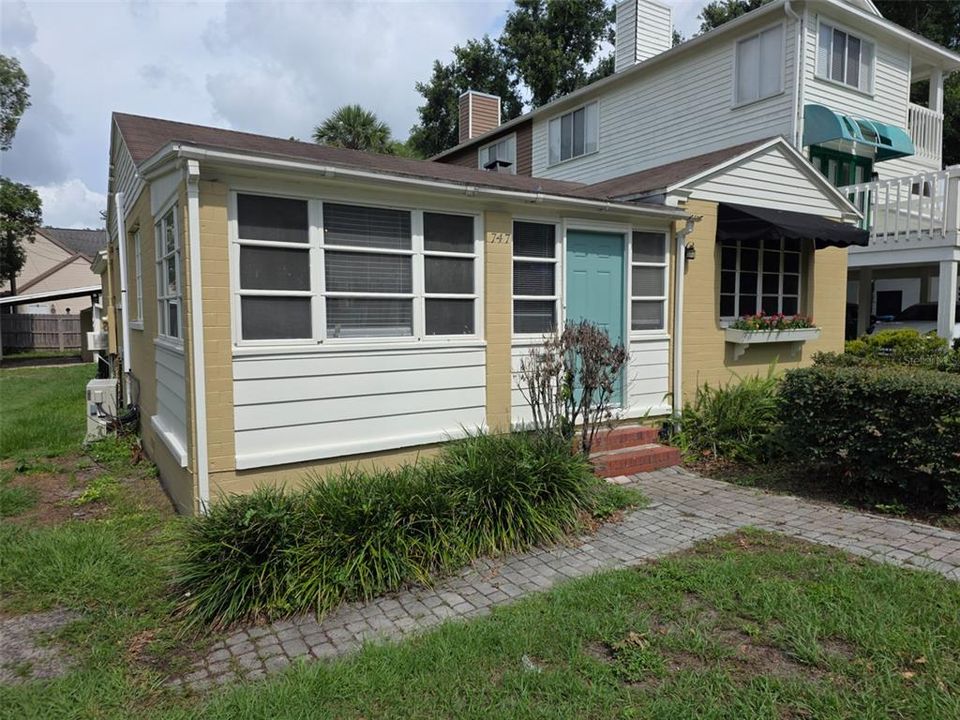 For Rent: $2,500 (3 beds, 2 baths, 786 Square Feet)