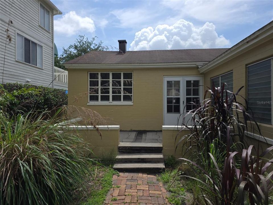 For Rent: $2,500 (3 beds, 2 baths, 786 Square Feet)