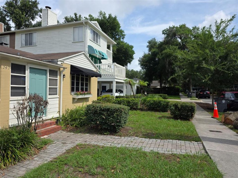 For Rent: $2,500 (3 beds, 2 baths, 786 Square Feet)