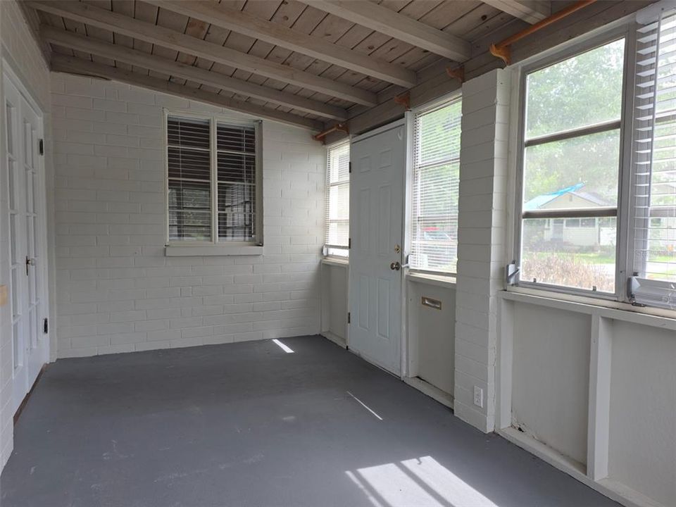 For Rent: $2,500 (3 beds, 2 baths, 786 Square Feet)