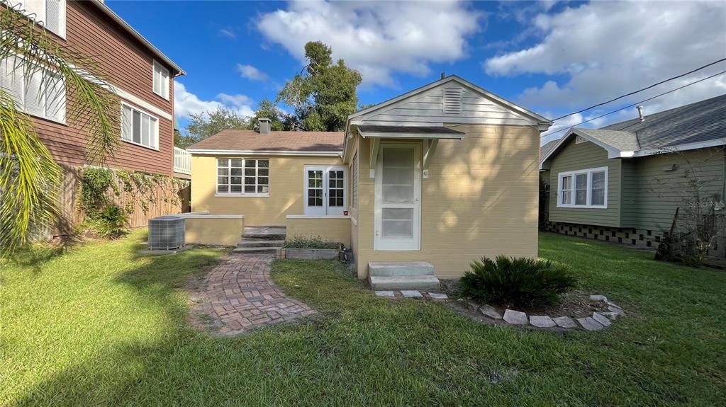 For Rent: $2,500 (3 beds, 2 baths, 786 Square Feet)