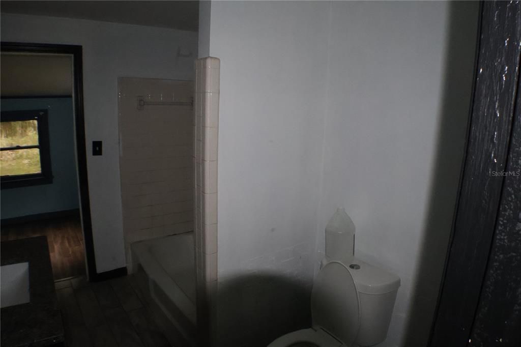 For Sale: $199,900 (3 beds, 1 baths, 1180 Square Feet)