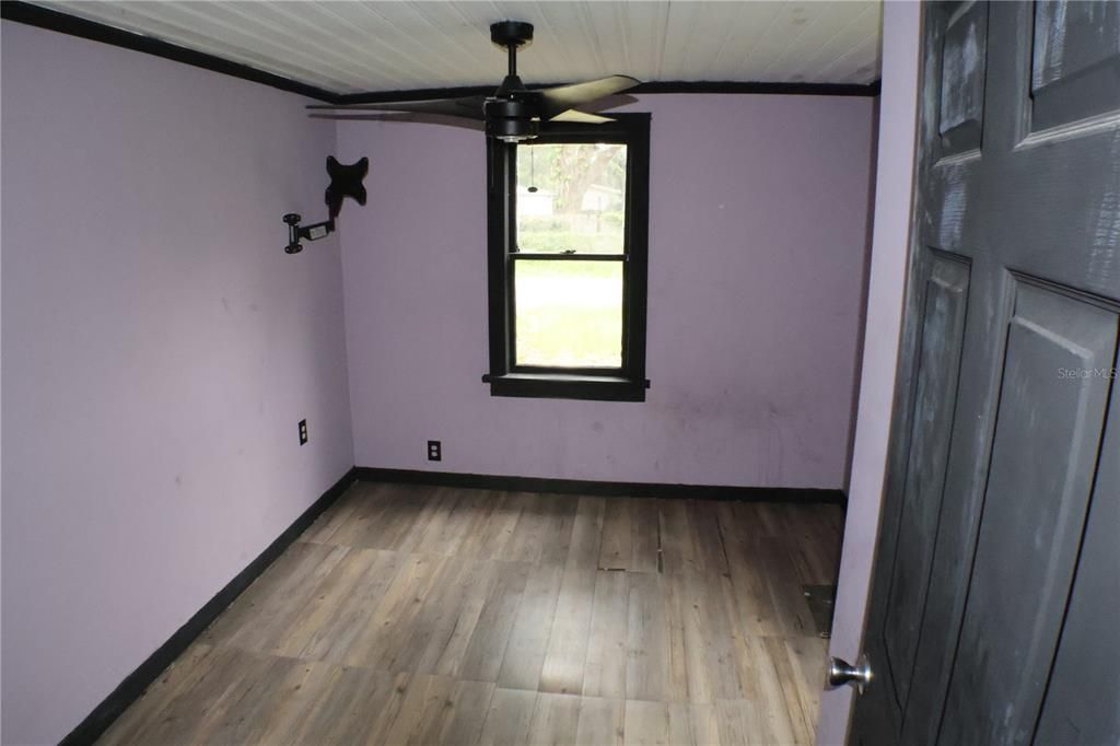 For Sale: $199,900 (3 beds, 1 baths, 1180 Square Feet)