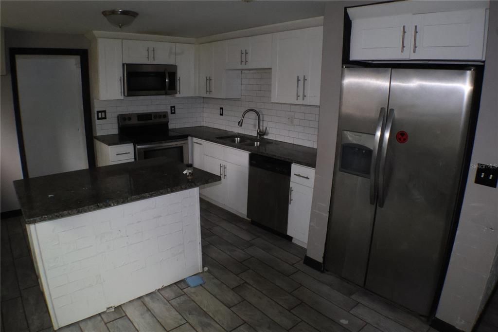 For Sale: $199,900 (3 beds, 1 baths, 1180 Square Feet)