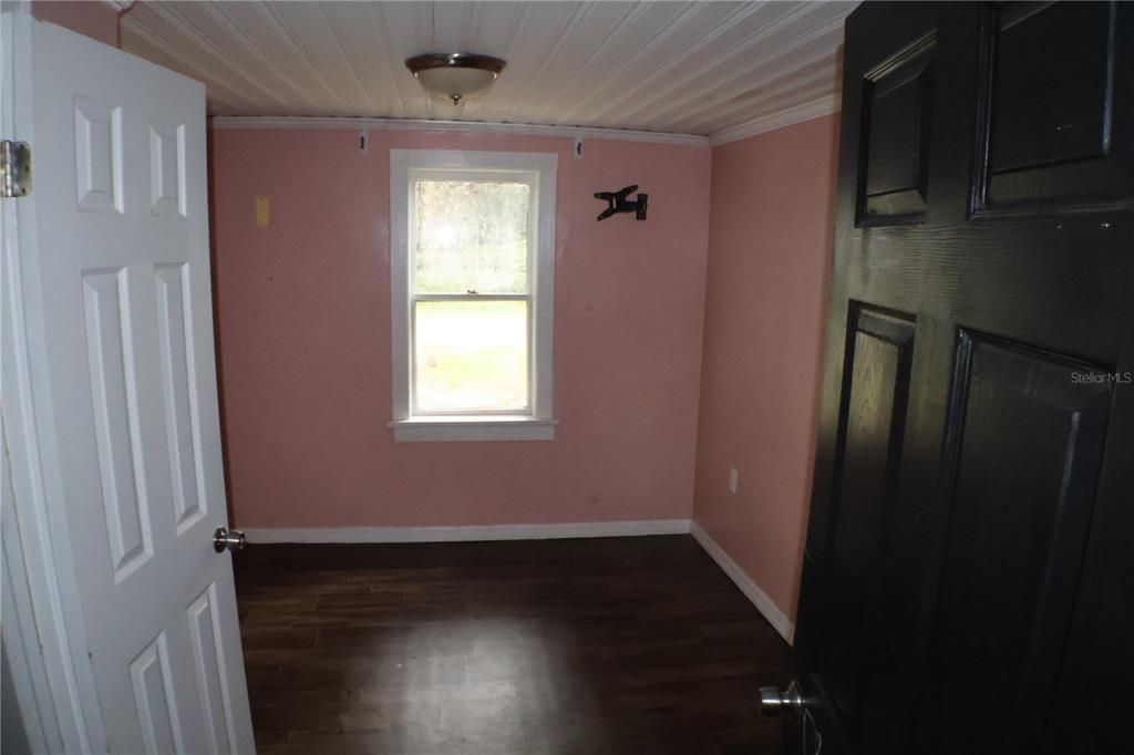 For Sale: $199,900 (3 beds, 1 baths, 1180 Square Feet)