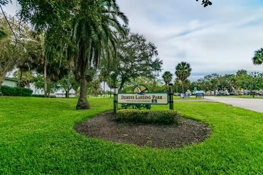 For Sale: $585,000 (3 beds, 1 baths, 908 Square Feet)