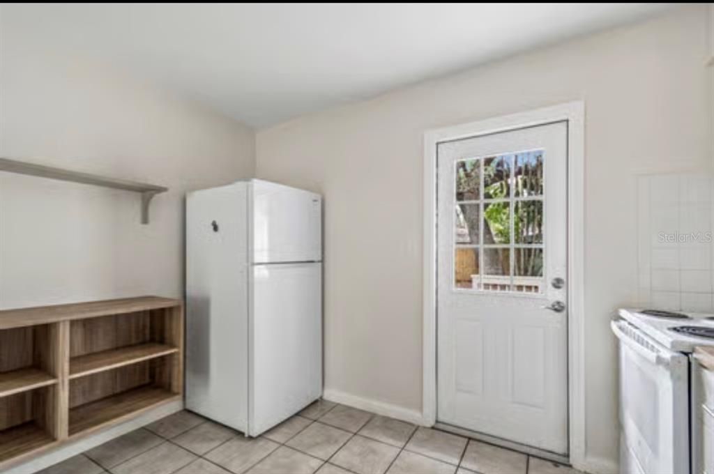 For Sale: $585,000 (3 beds, 1 baths, 908 Square Feet)