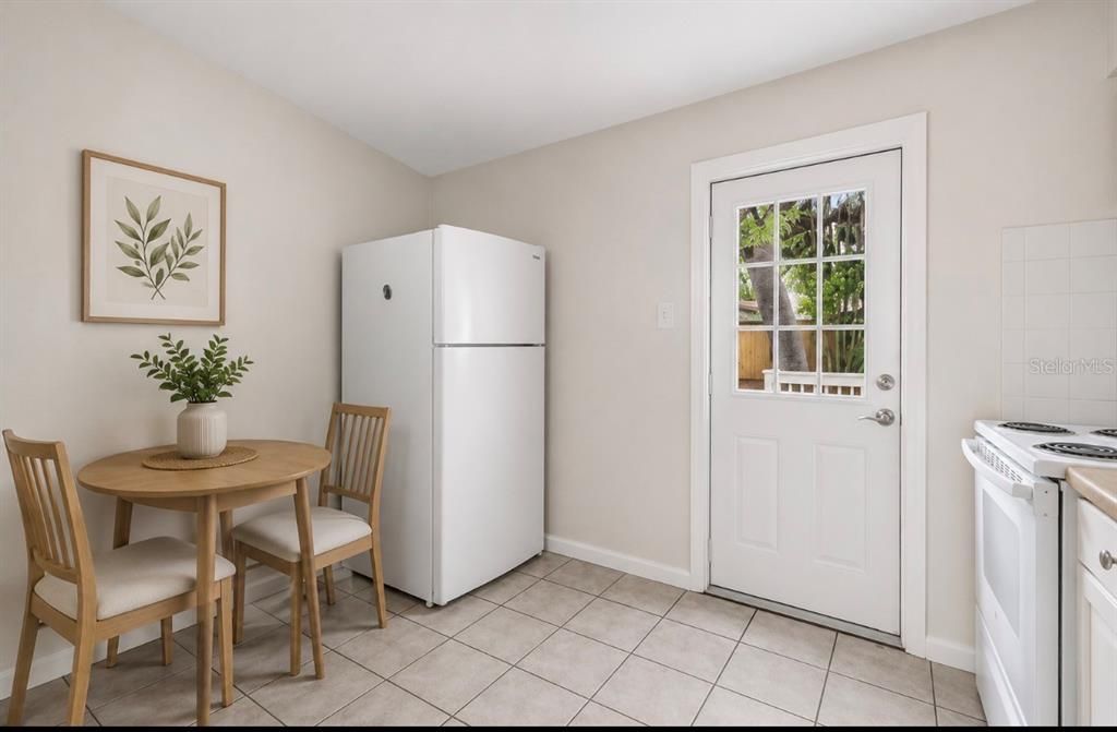 For Sale: $585,000 (3 beds, 1 baths, 908 Square Feet)