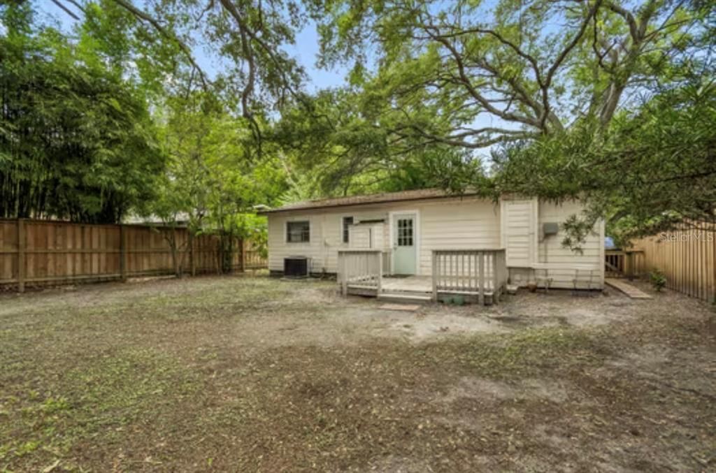 For Sale: $585,000 (3 beds, 1 baths, 908 Square Feet)