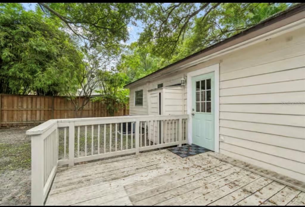 For Sale: $585,000 (3 beds, 1 baths, 908 Square Feet)