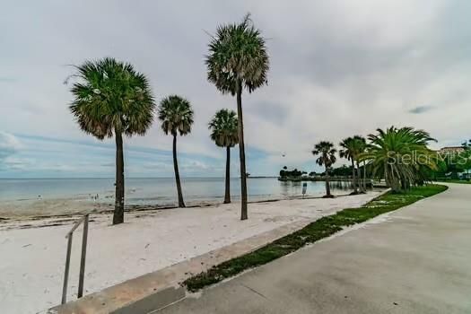 For Sale: $585,000 (3 beds, 1 baths, 908 Square Feet)