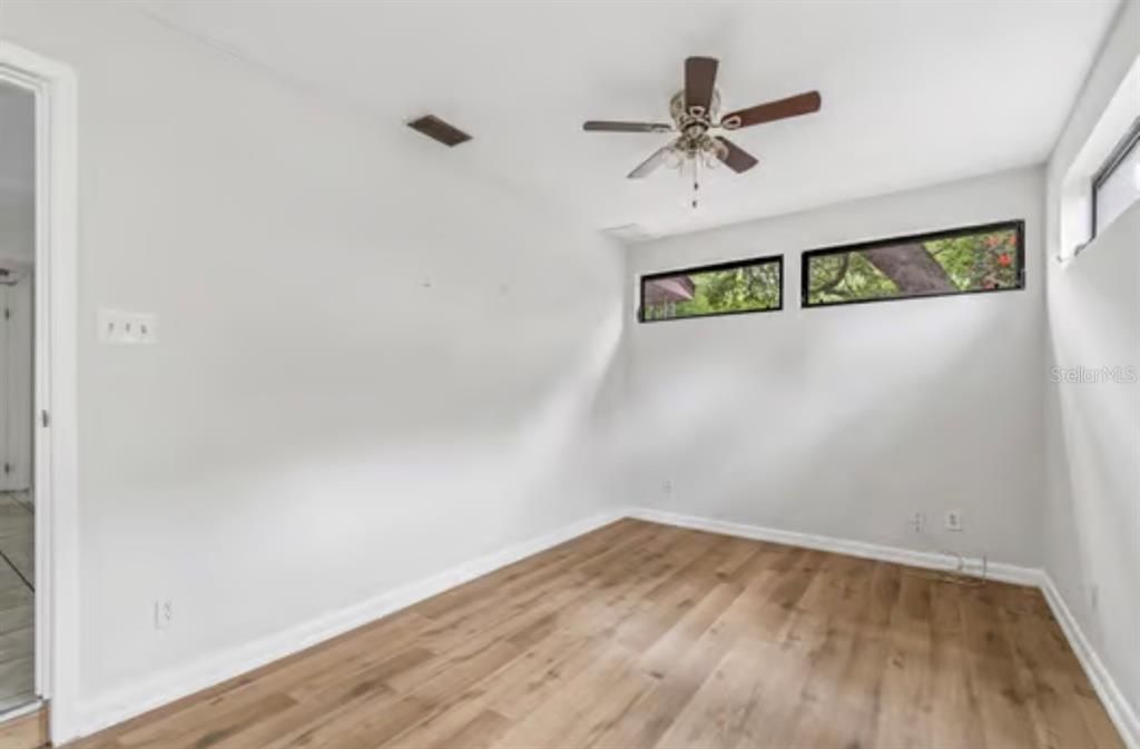 For Sale: $585,000 (3 beds, 1 baths, 908 Square Feet)