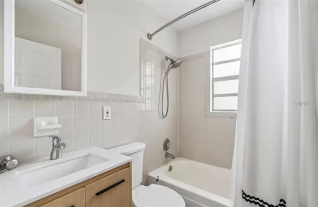 For Sale: $585,000 (3 beds, 1 baths, 908 Square Feet)
