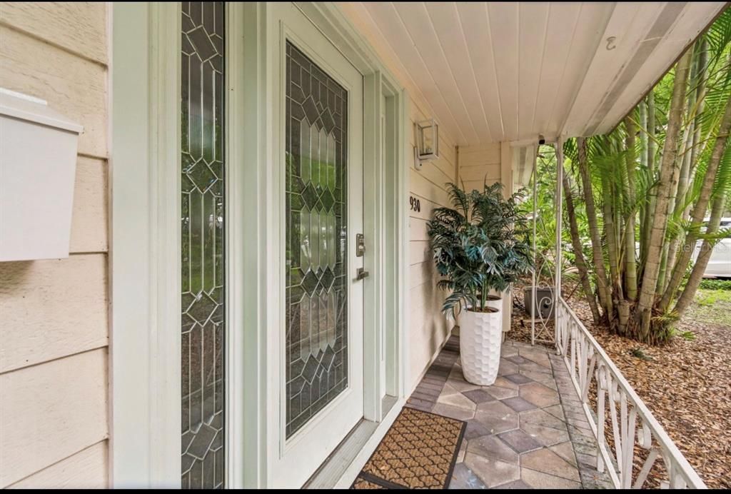For Sale: $585,000 (3 beds, 1 baths, 908 Square Feet)