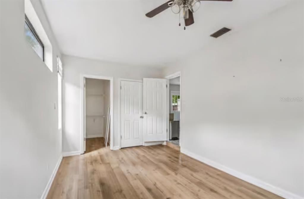 For Sale: $585,000 (3 beds, 1 baths, 908 Square Feet)