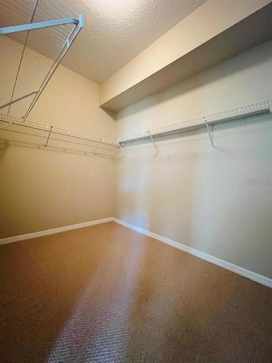 For Rent: $1,900 (3 beds, 2 baths, 1939 Square Feet)