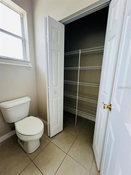 For Rent: $1,900 (3 beds, 2 baths, 1939 Square Feet)