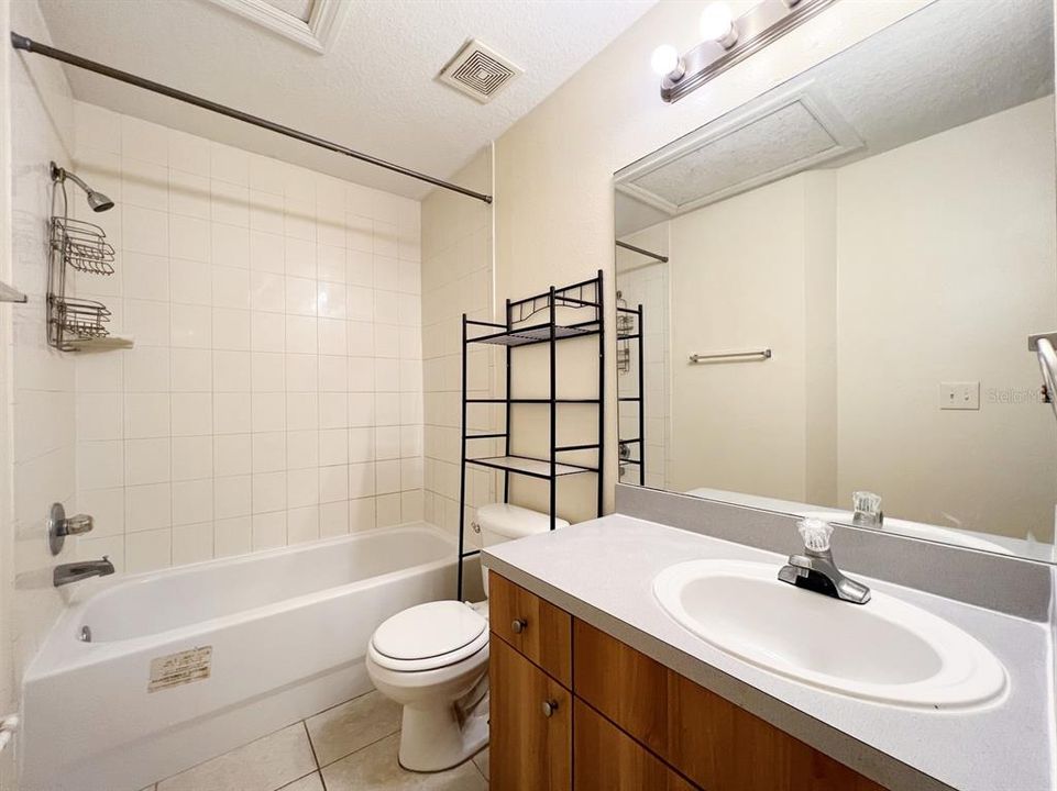 For Rent: $1,650 (3 beds, 2 baths, 810 Square Feet)