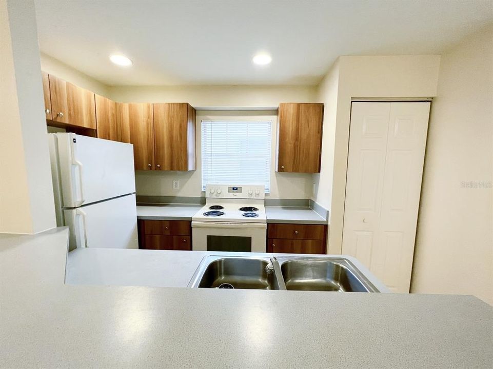 For Rent: $1,650 (3 beds, 2 baths, 810 Square Feet)