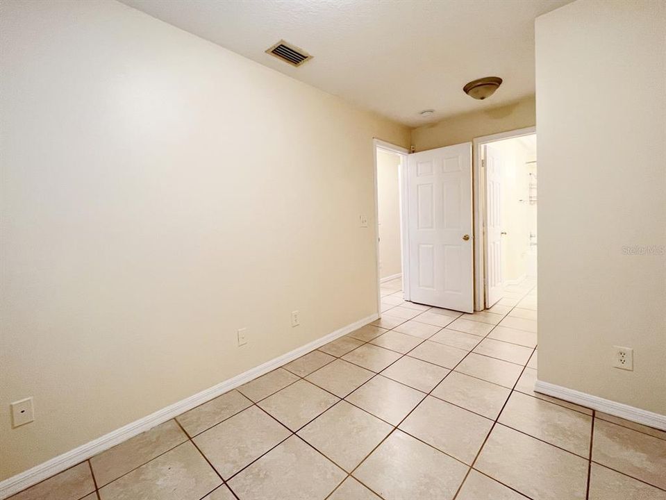 For Rent: $1,650 (3 beds, 2 baths, 810 Square Feet)
