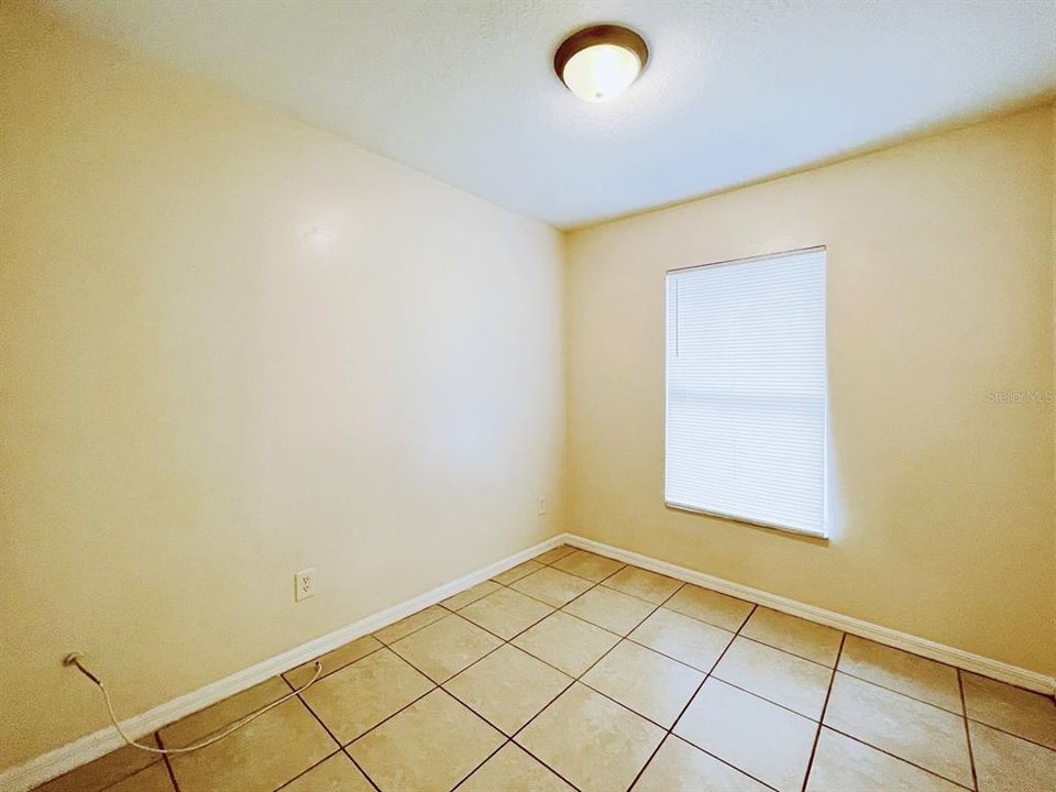 For Rent: $1,650 (3 beds, 2 baths, 810 Square Feet)