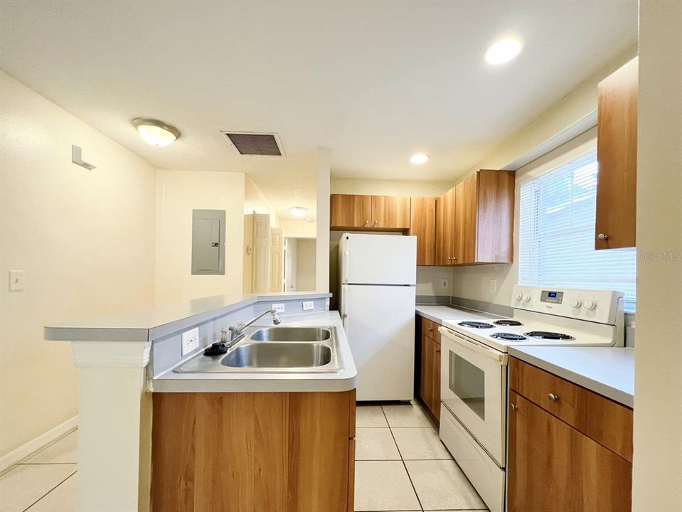 For Rent: $1,650 (3 beds, 2 baths, 810 Square Feet)