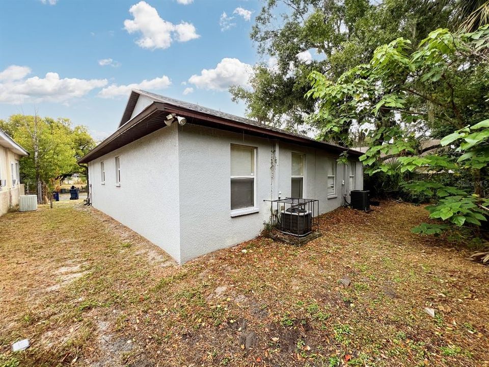 For Rent: $1,650 (3 beds, 2 baths, 810 Square Feet)