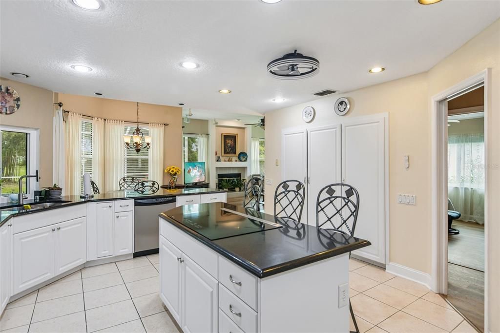 For Sale: $430,000 (3 beds, 2 baths, 2781 Square Feet)