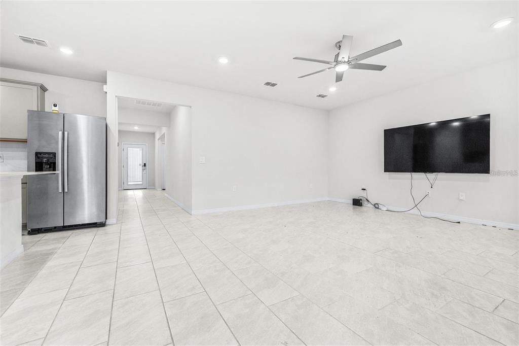 For Rent: $2,100 (3 beds, 2 baths, 1659 Square Feet)