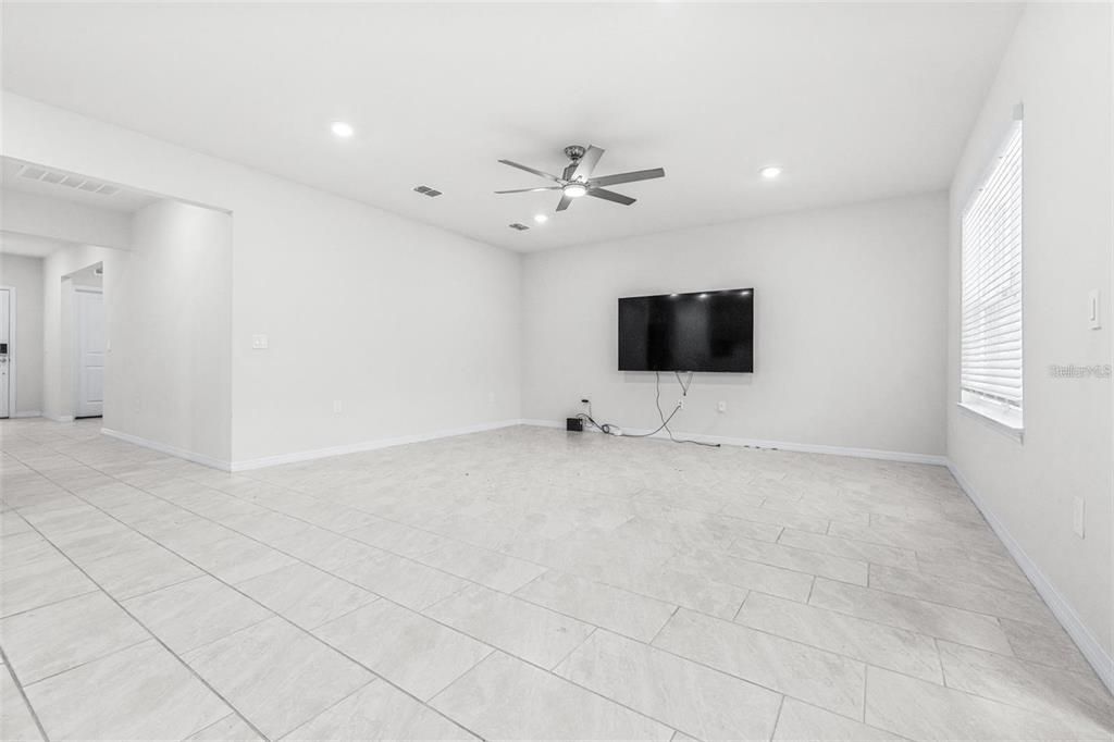 For Rent: $2,100 (3 beds, 2 baths, 1659 Square Feet)