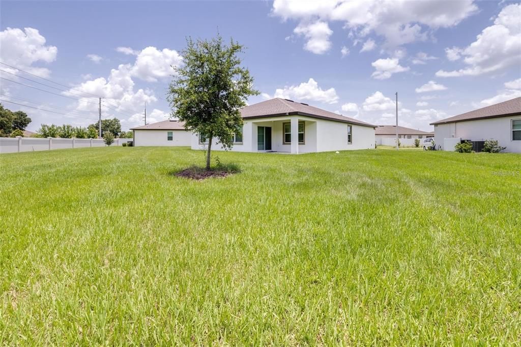 For Rent: $2,100 (3 beds, 2 baths, 1659 Square Feet)