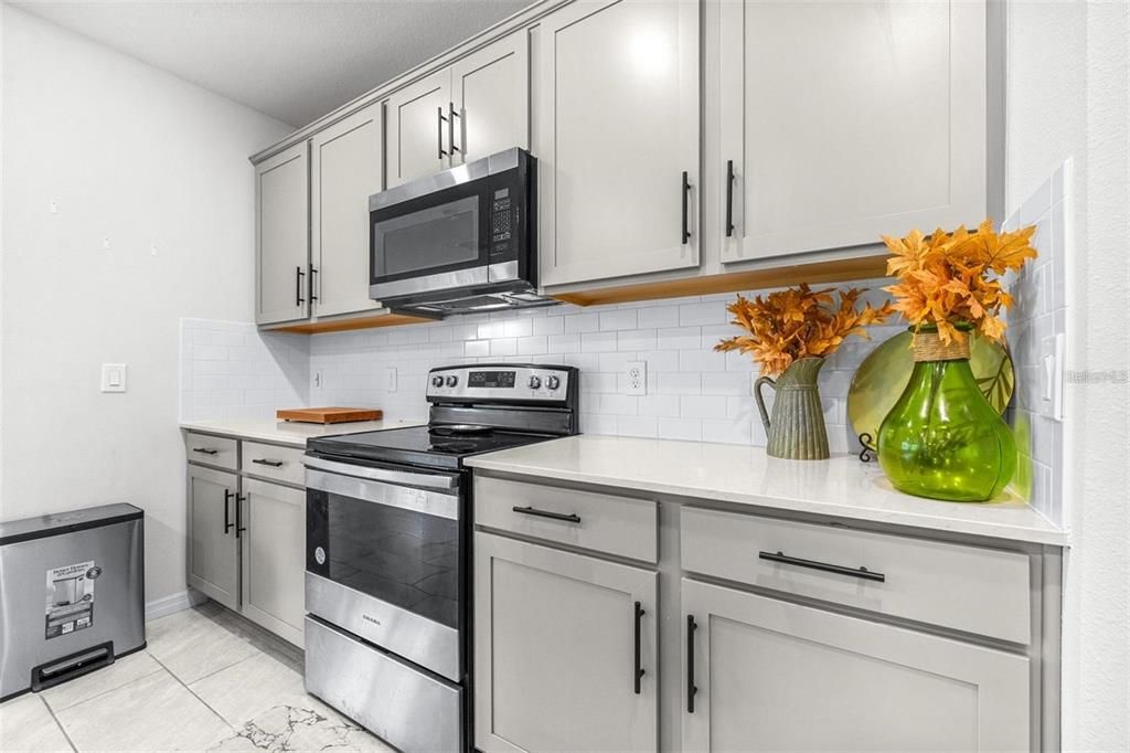 For Rent: $2,100 (3 beds, 2 baths, 1659 Square Feet)