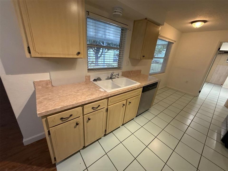En Venta: $229,000 (3 camas, 2 baños, 2150 Pies cuadrados)