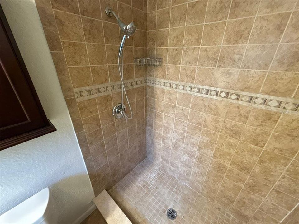 En Venta: $229,000 (3 camas, 2 baños, 2150 Pies cuadrados)