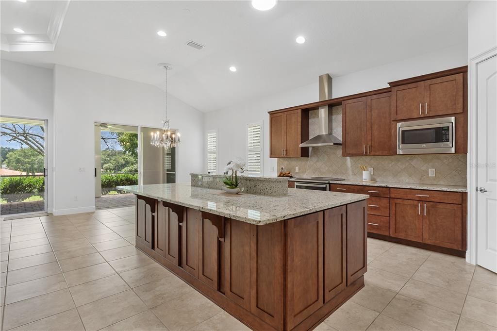 En Venta: $549,000 (4 camas, 3 baños, 2532 Pies cuadrados)