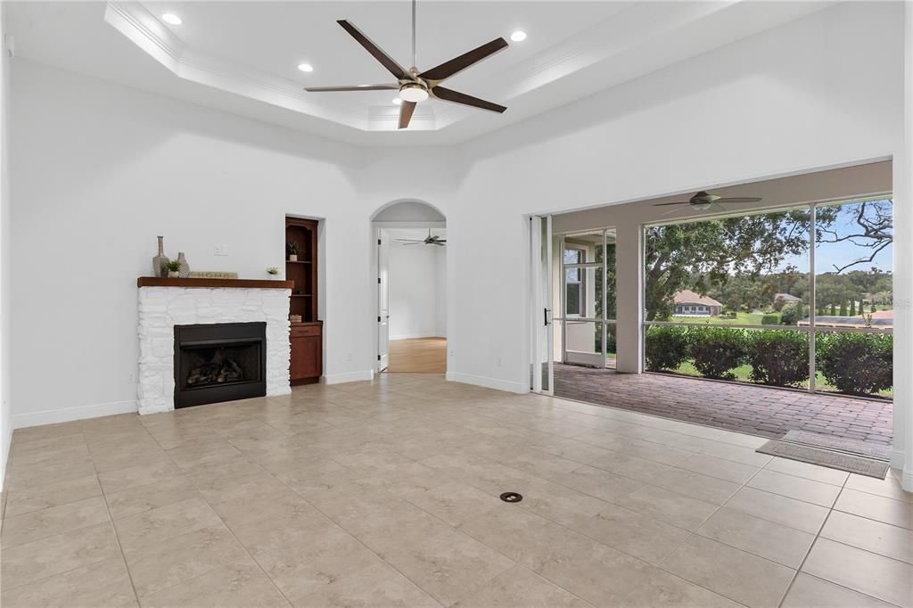 En Venta: $549,000 (4 camas, 3 baños, 2532 Pies cuadrados)