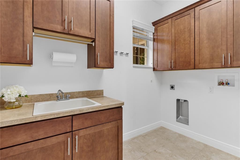 En Venta: $549,000 (4 camas, 3 baños, 2532 Pies cuadrados)