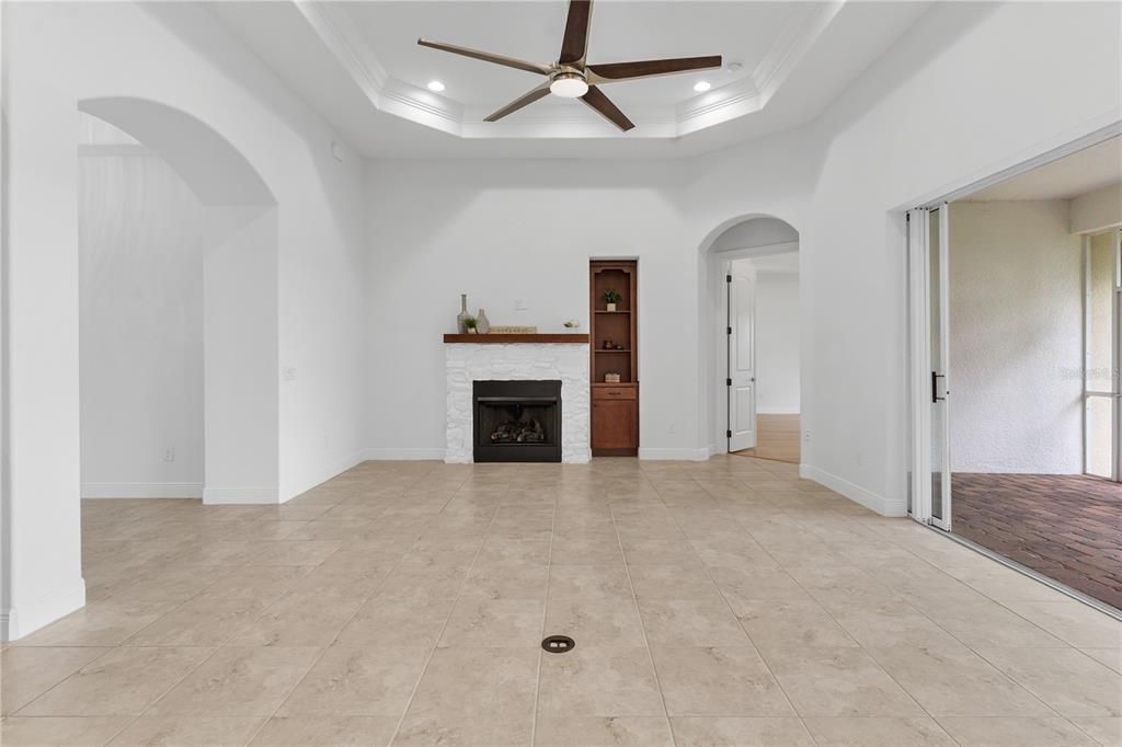 En Venta: $549,000 (4 camas, 3 baños, 2532 Pies cuadrados)