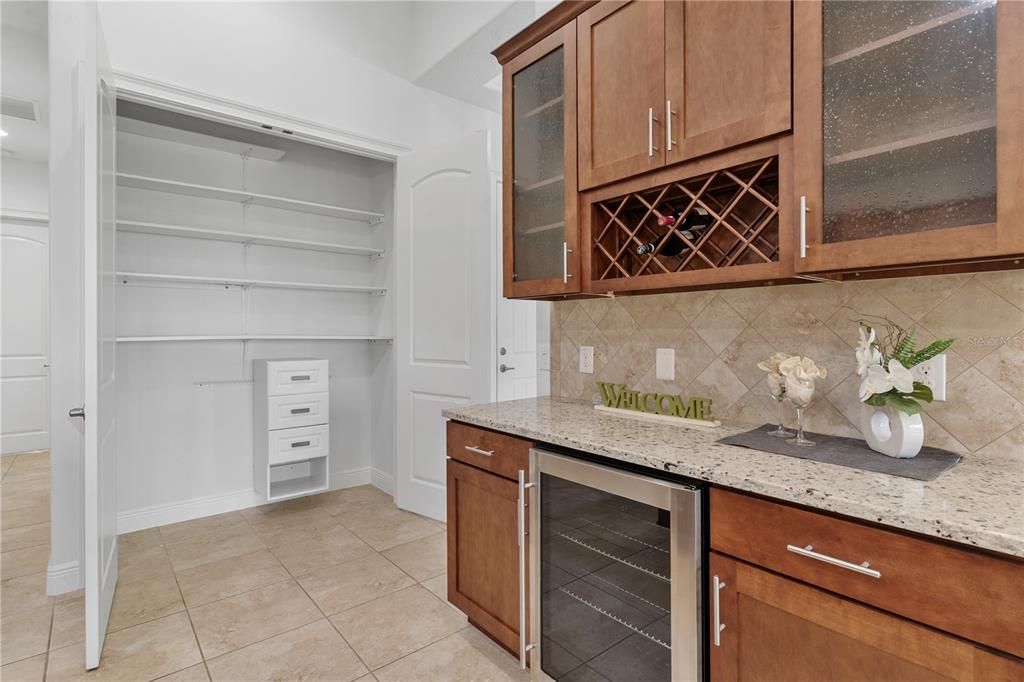 En Venta: $549,000 (4 camas, 3 baños, 2532 Pies cuadrados)