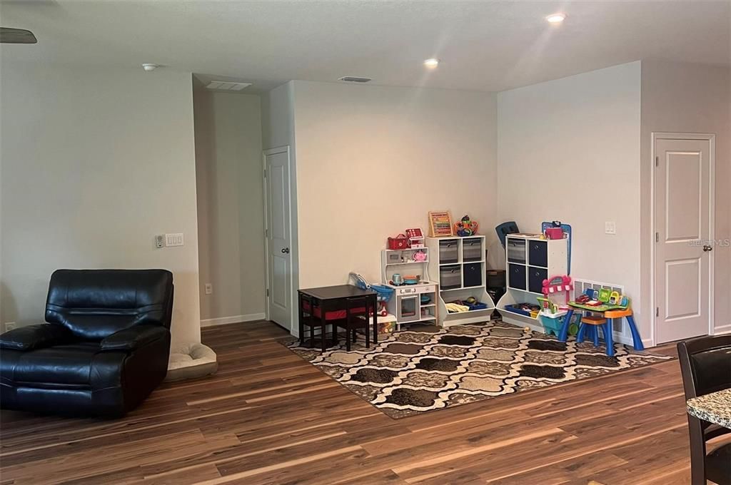 En Renta: $2,495 (3 camas, 2 baños, 1996 Pies cuadrados)